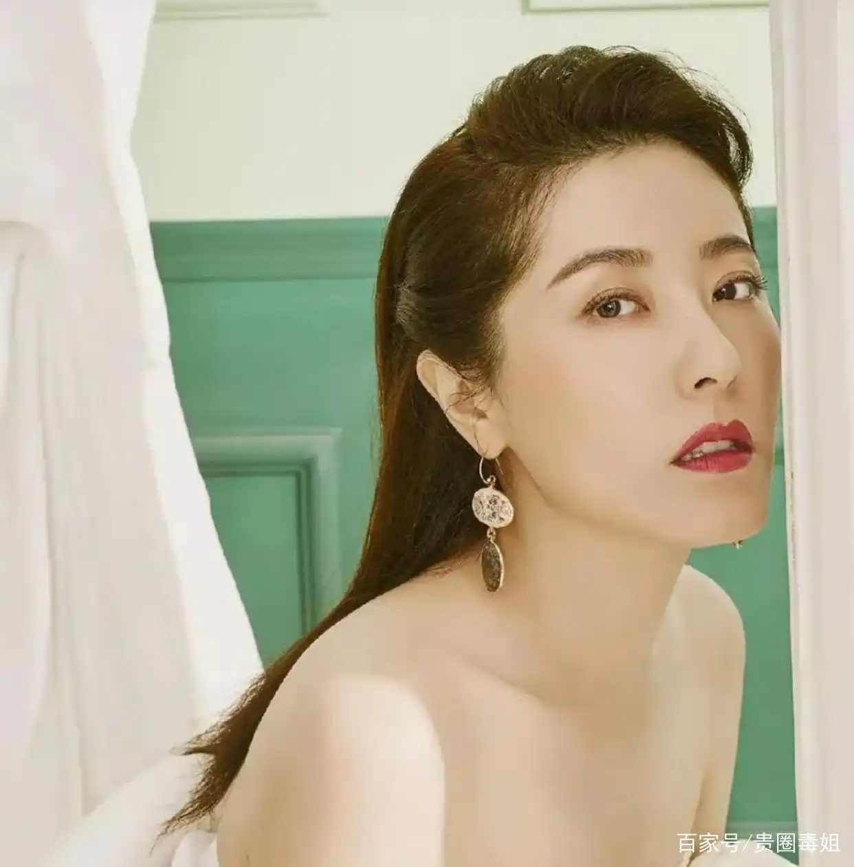 长着一张“大长脸”也好看的10位女星，个个明艳大气，满屏高级感